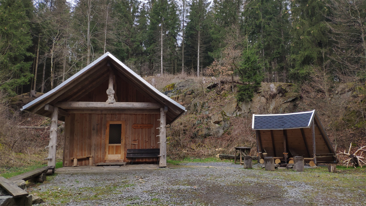 Waldhütte am Leninfelsen
