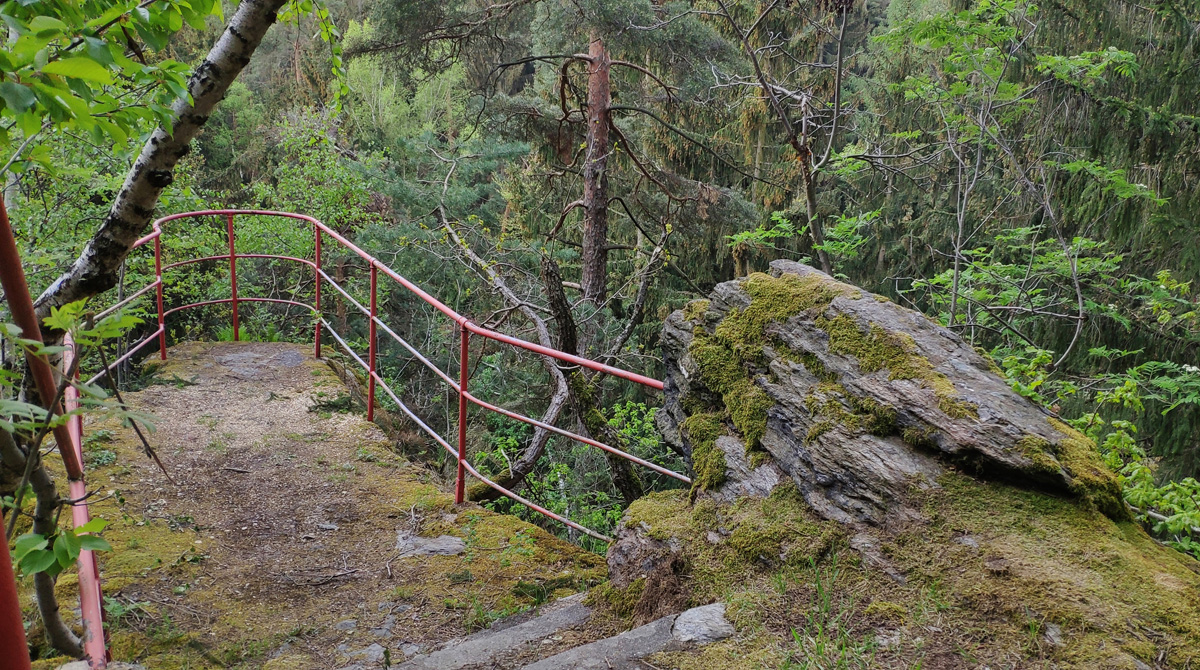 Himmelsleiter mit Aussichtspunkt und Denkmal