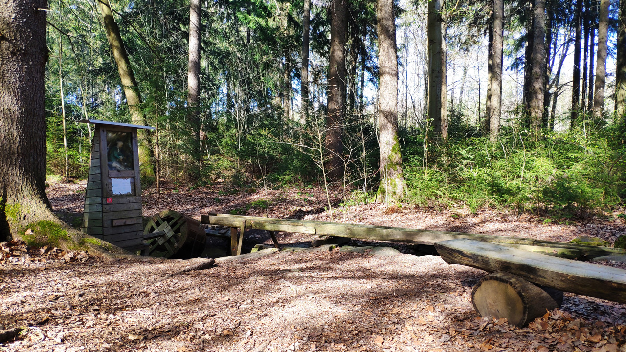 Rastplatz mit Wasserrad